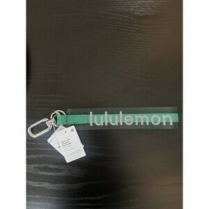 Lululemon Never Keychain Wordmark Legacy Green/Cascadia Green/White One Size